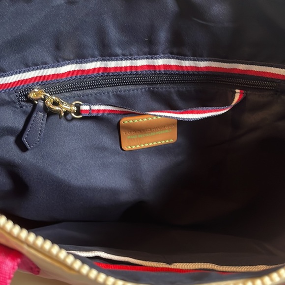 Tommy Hilfiger Tote - Picture 5 of 8